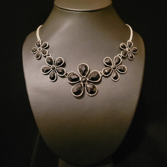 Jewelry - Estate Faceted Lucite Floral Necklace